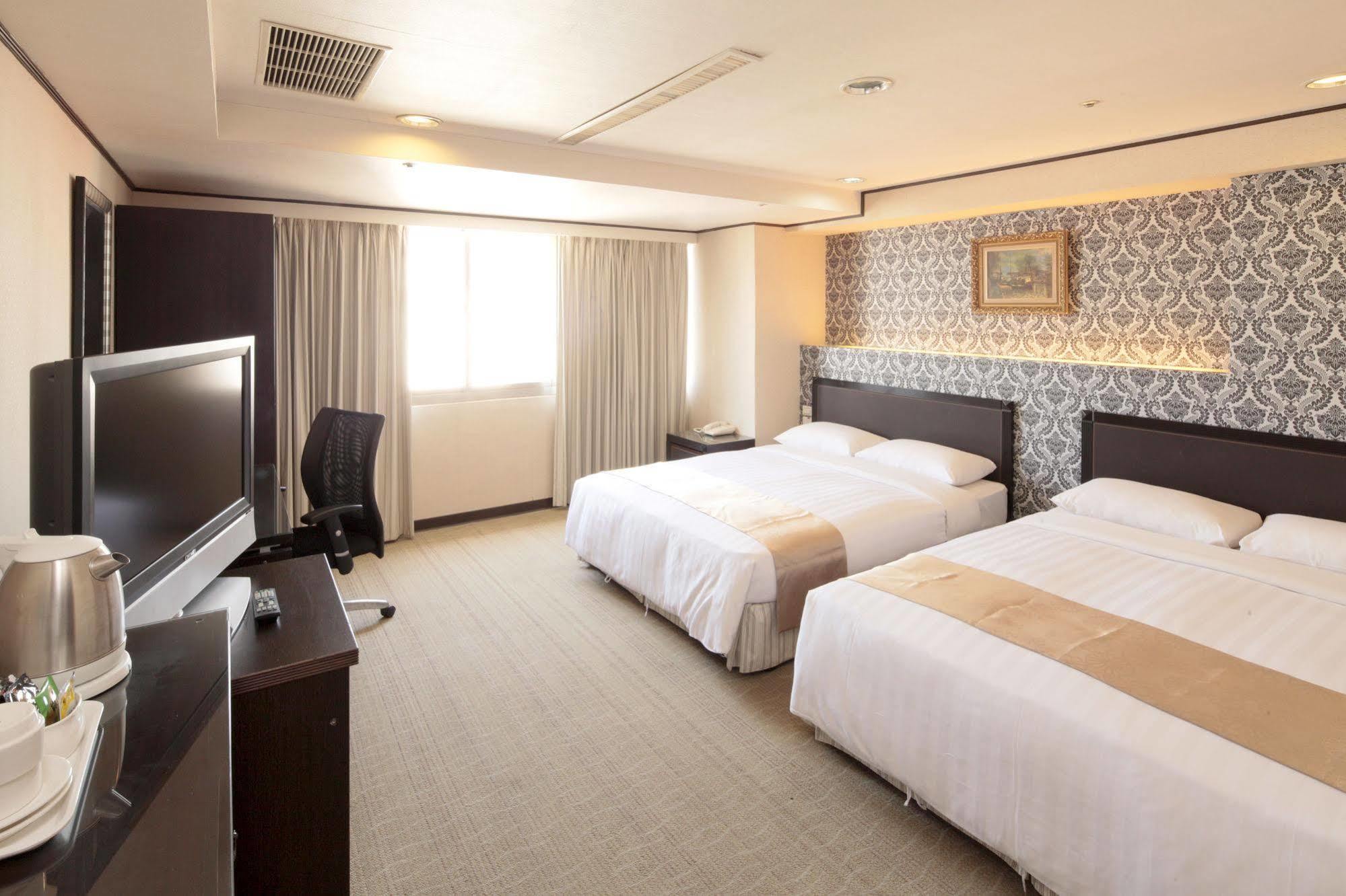 Lincoln Hotel تاينان المظهر الخارجي الصورة